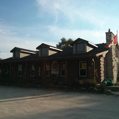 The Spirit Rock Outpost & Lodge Wiarton Bagian luar foto
