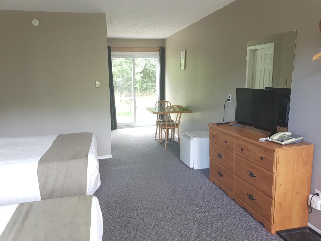 The Spirit Rock Outpost & Lodge Wiarton Bagian luar foto