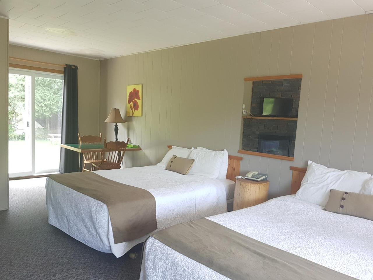 The Spirit Rock Outpost & Lodge Wiarton Bagian luar foto