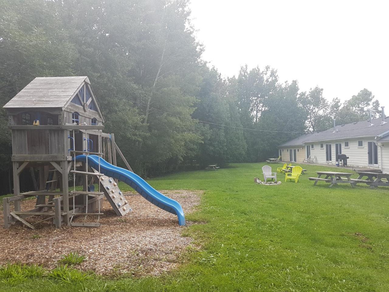 The Spirit Rock Outpost & Lodge Wiarton Bagian luar foto